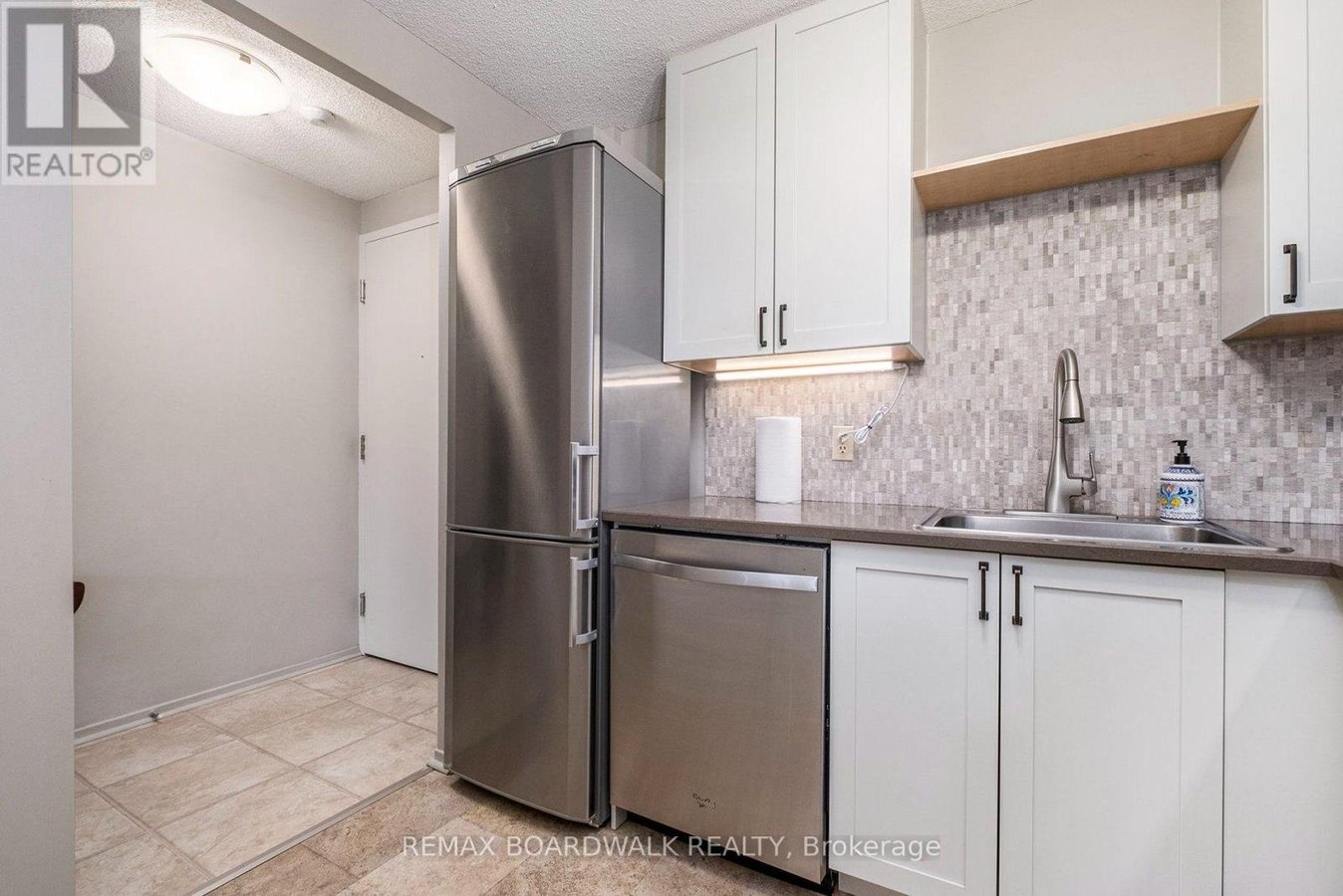 210 - 1025 GRENON AVENUE - Photo 14