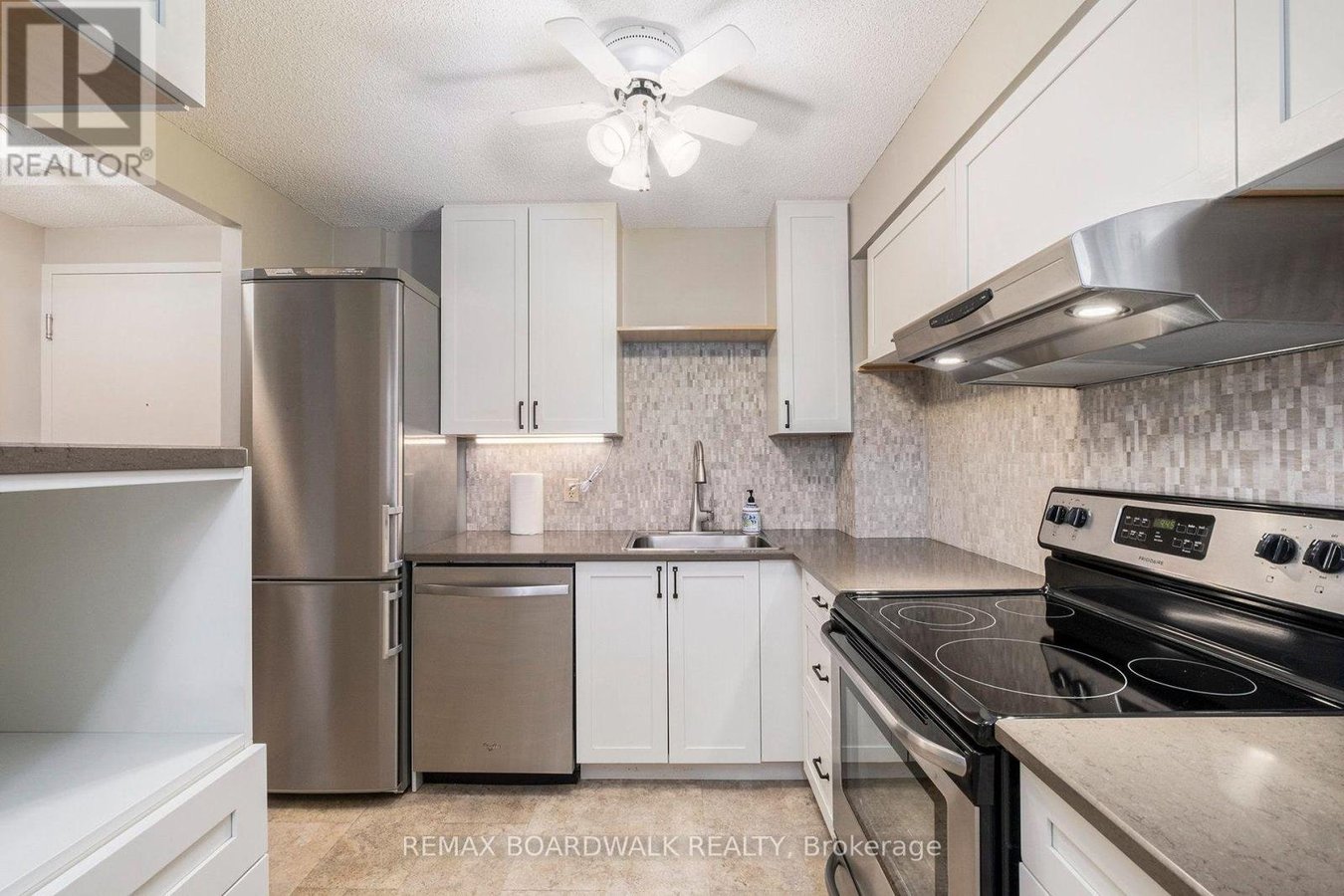 210 - 1025 GRENON AVENUE - Photo 16