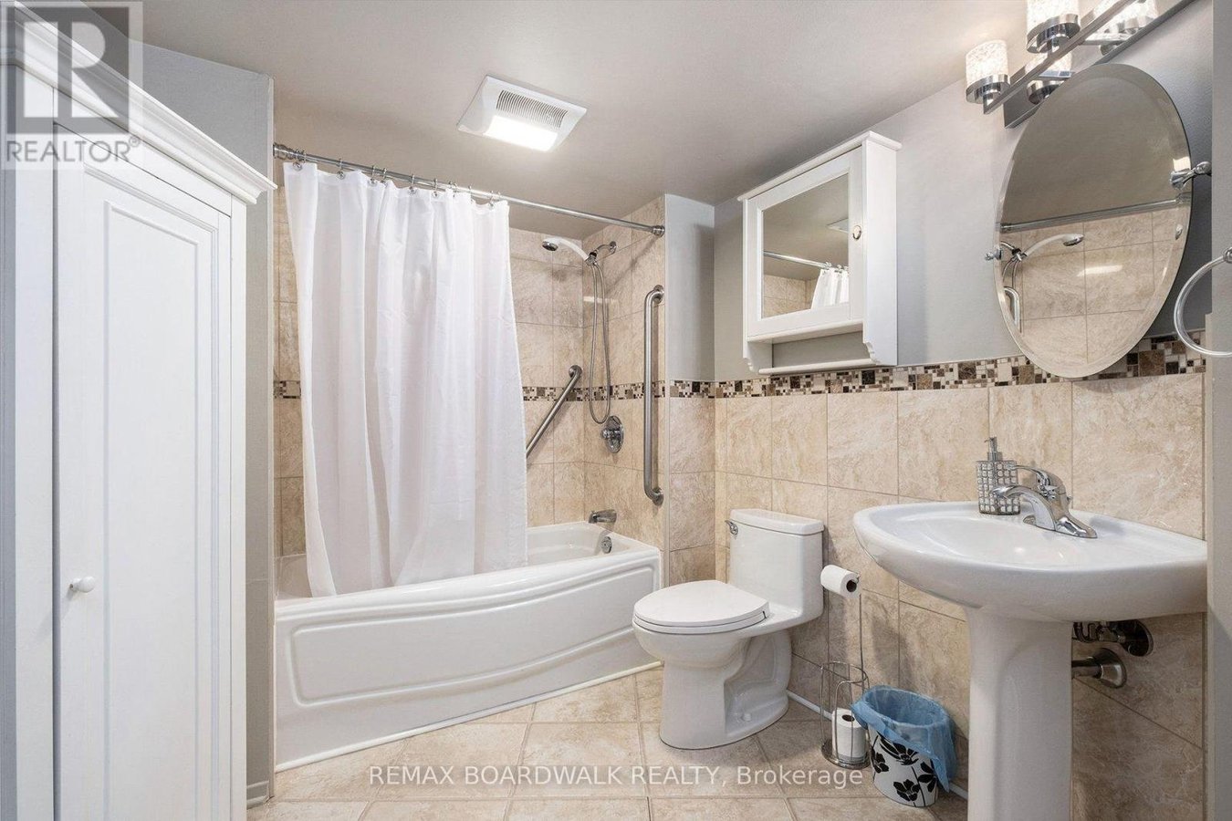 210 - 1025 GRENON AVENUE - Photo 17