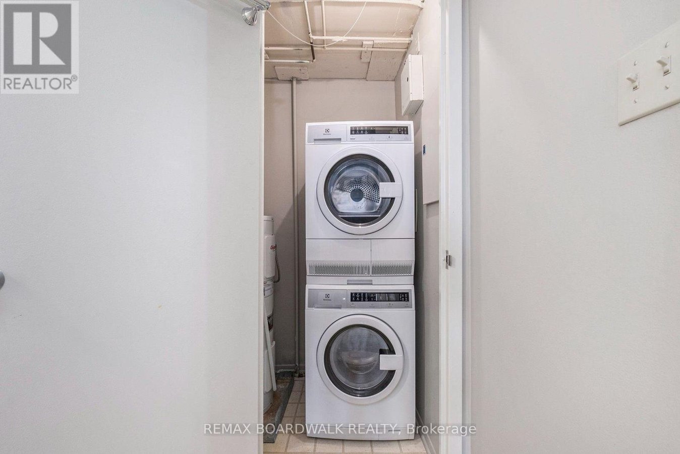 210 - 1025 GRENON AVENUE - Photo 18