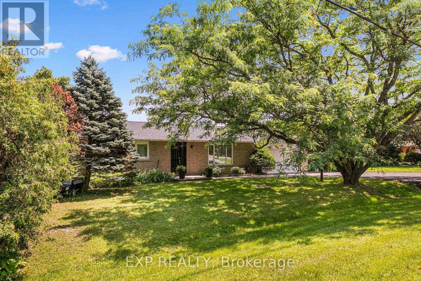 10 QUEEN ANNE CRESCENT - Photo 2
