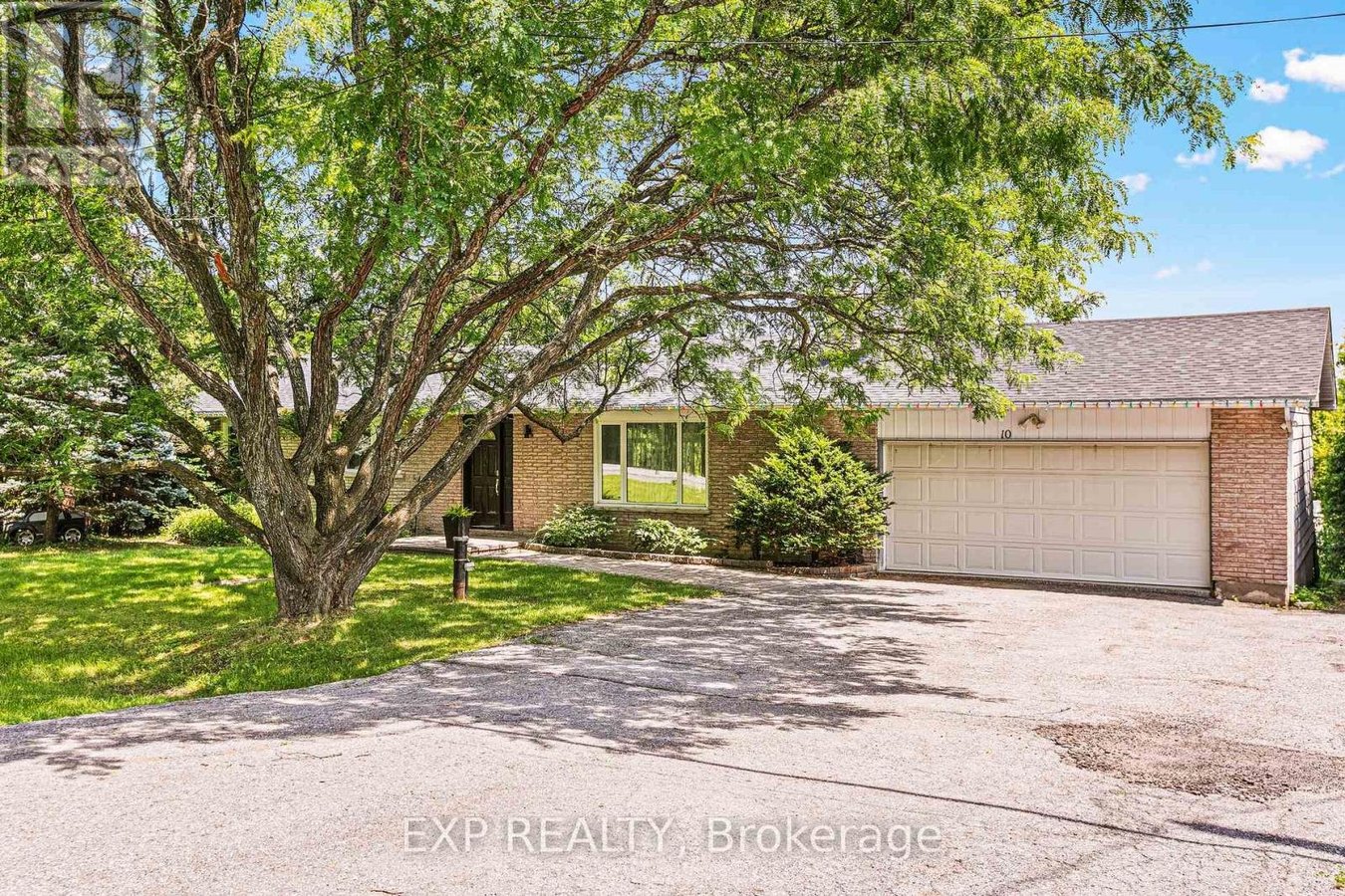 10 QUEEN ANNE CRESCENT - Photo 3