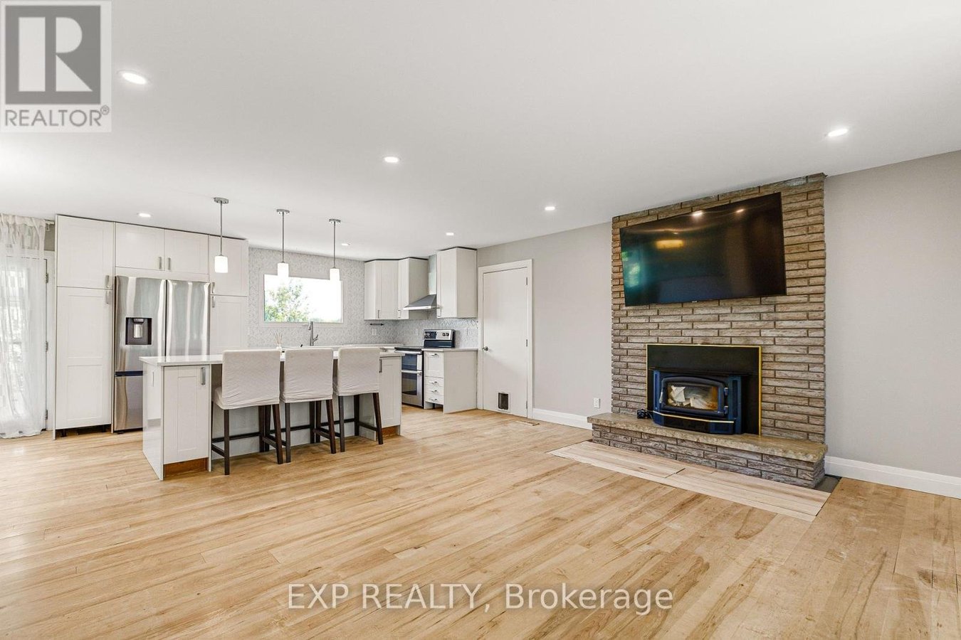 10 QUEEN ANNE CRESCENT - Photo 8