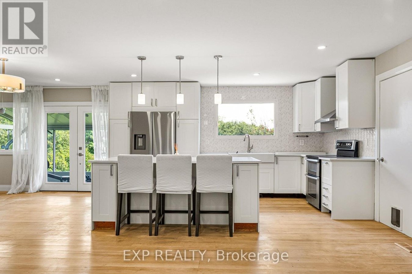 10 QUEEN ANNE CRESCENT - Photo 11