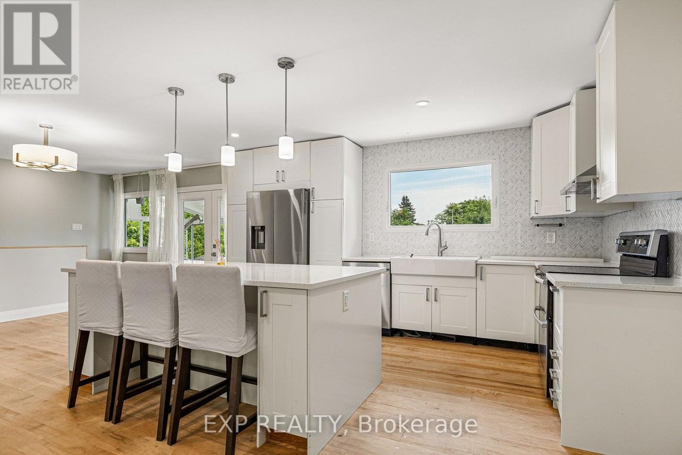 10 QUEEN ANNE CRESCENT - Photo 12