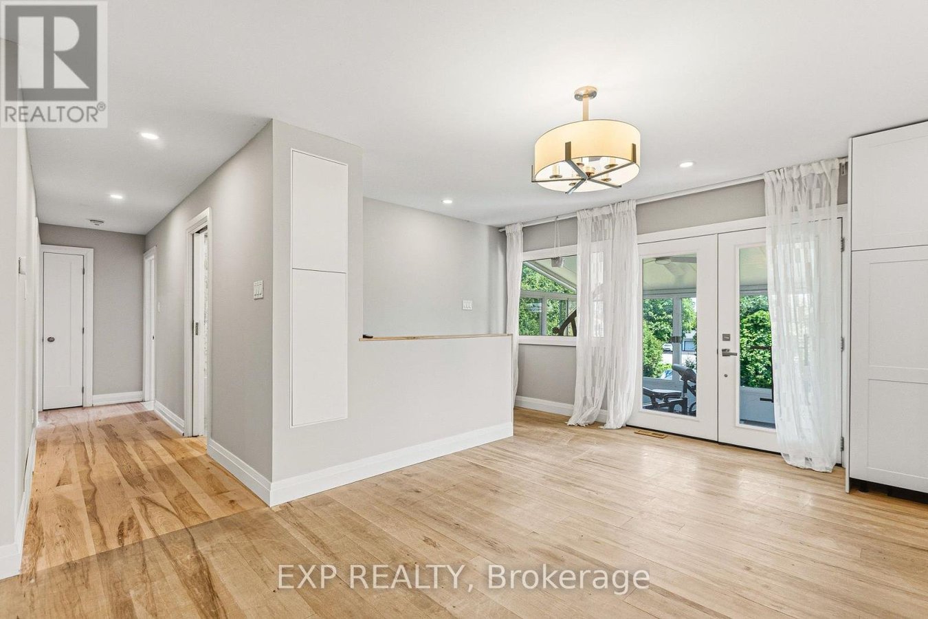 10 QUEEN ANNE CRESCENT - Photo 17
