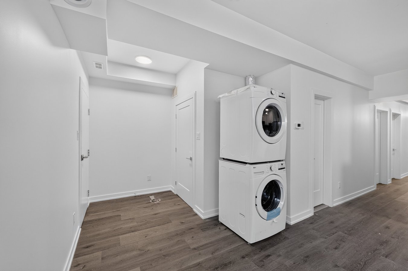 946 Woodroffe Avenue - Photo 54