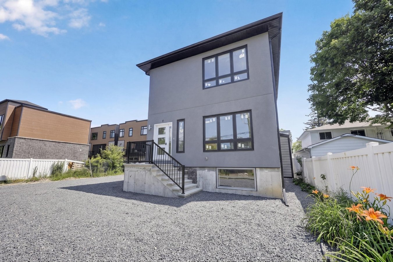 946 Woodroffe Avenue - Photo 59