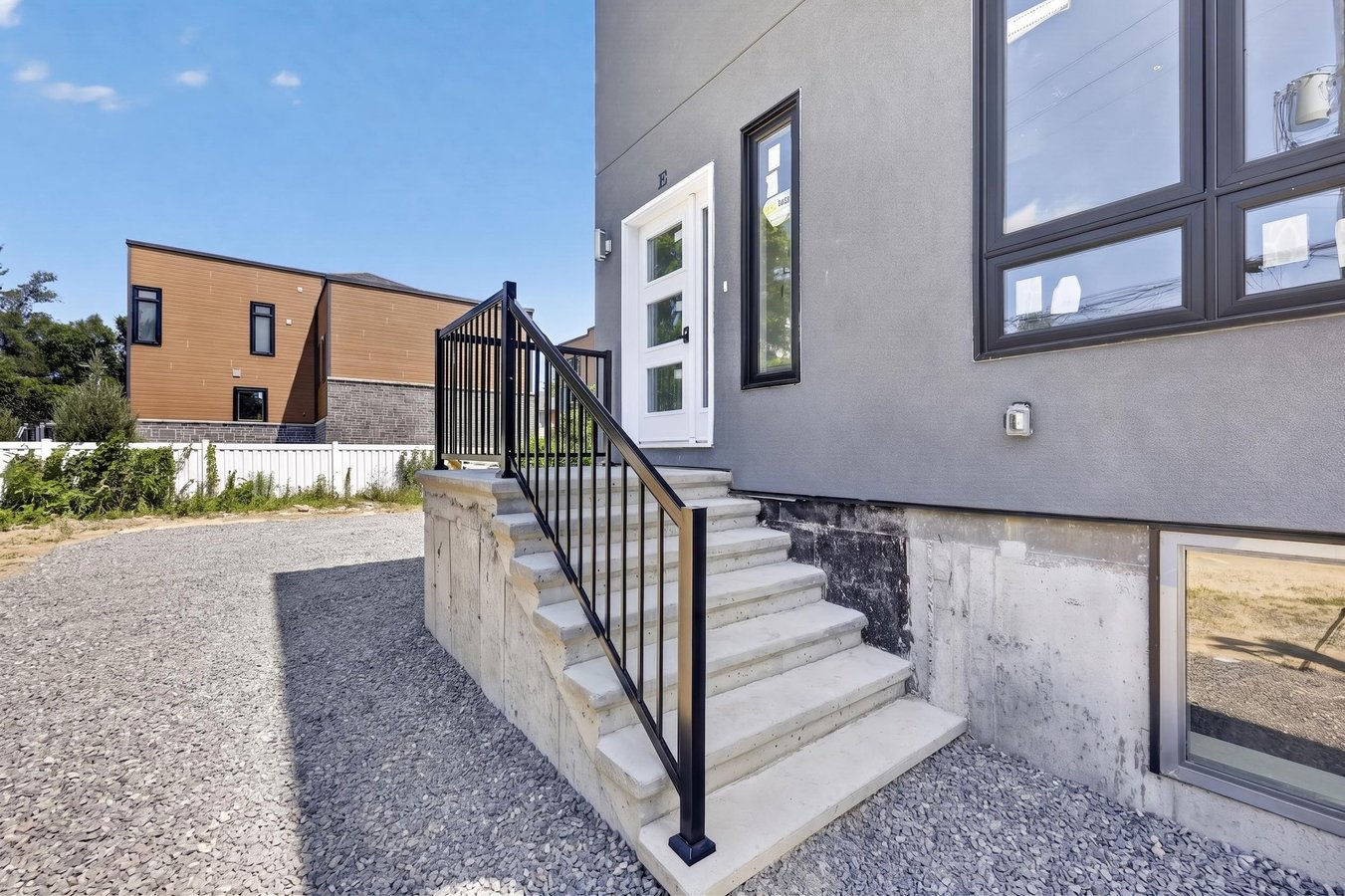 946 Woodroffe Avenue - Photo 60