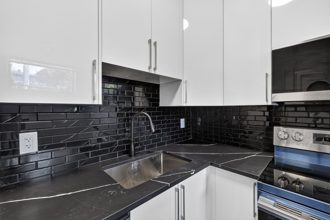 946 Woodroffe Avenue - Photo 53