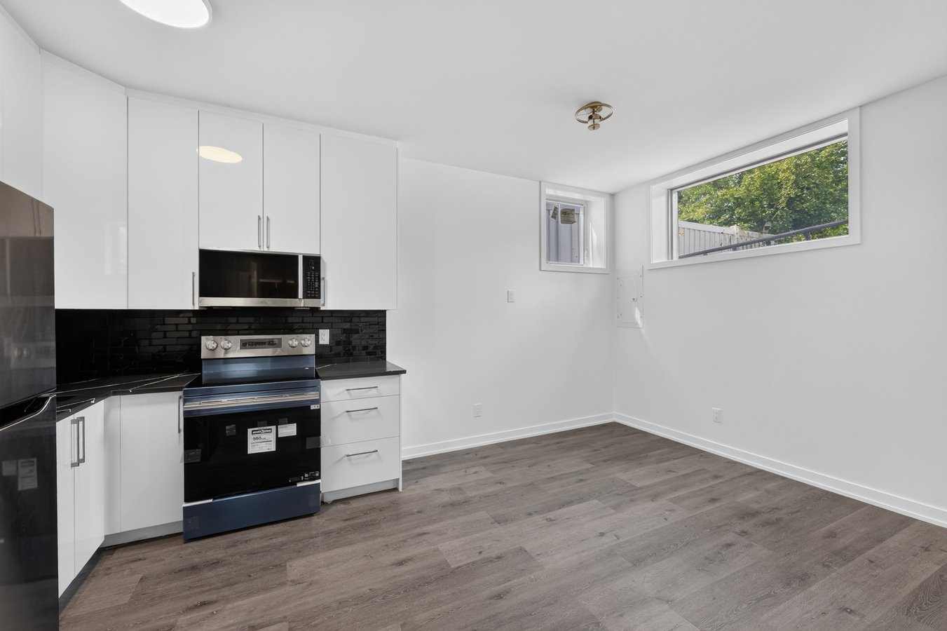 946 Woodroffe Avenue - Photo 51