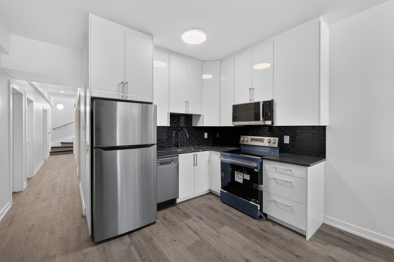 946 Woodroffe Avenue - Photo 49