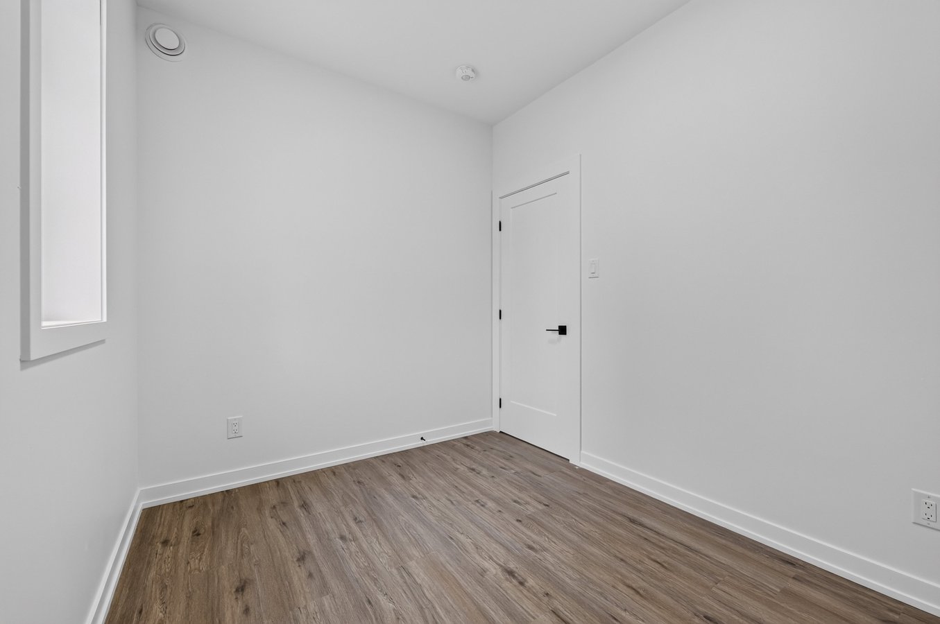 946 Woodroffe Avenue - Photo 29