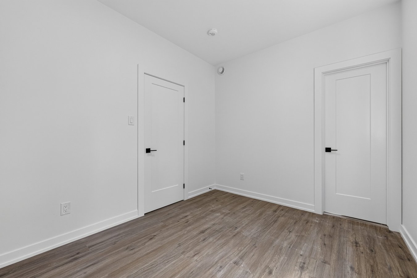 946 Woodroffe Avenue - Photo 24
