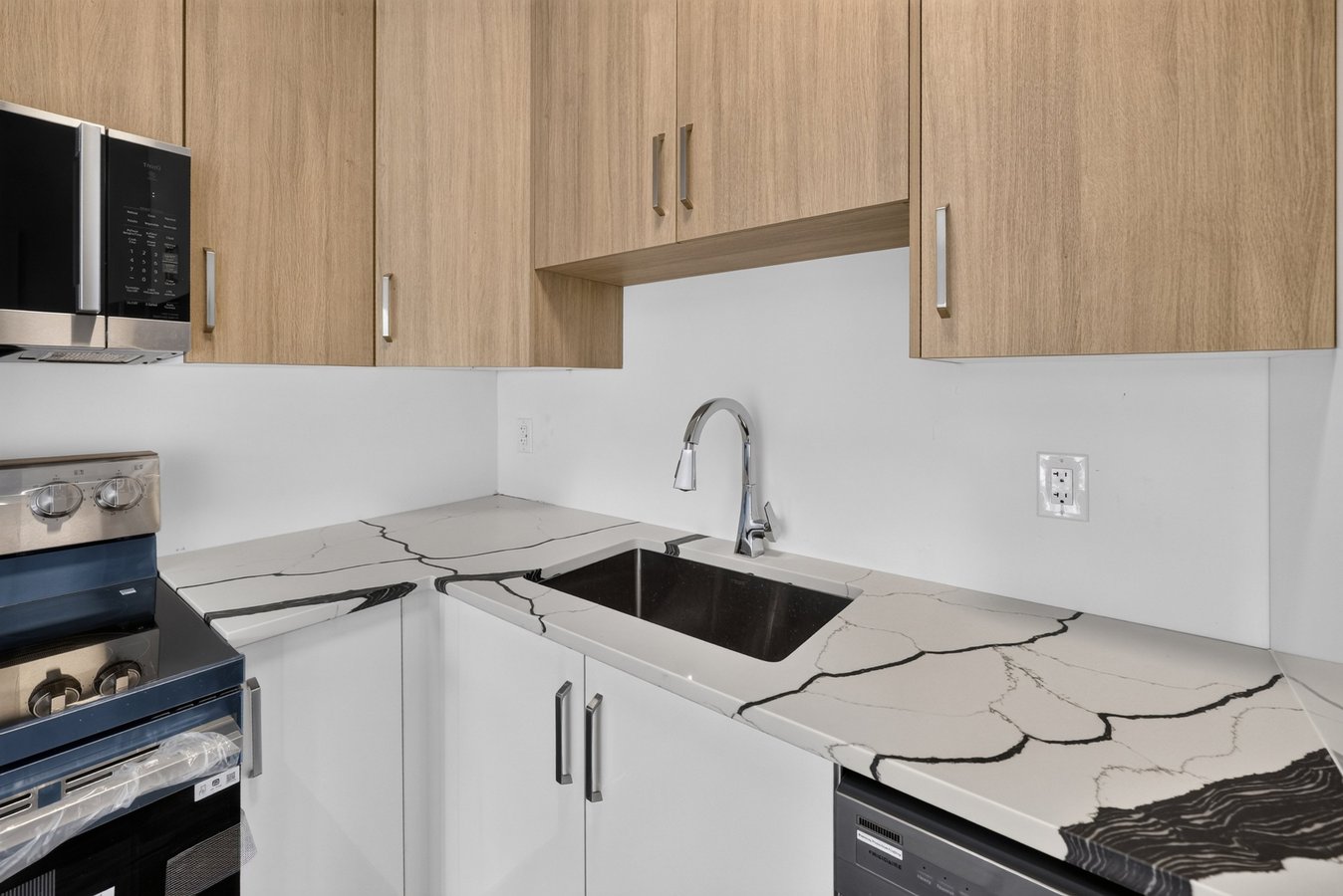 946 Woodroffe Avenue - Photo 13
