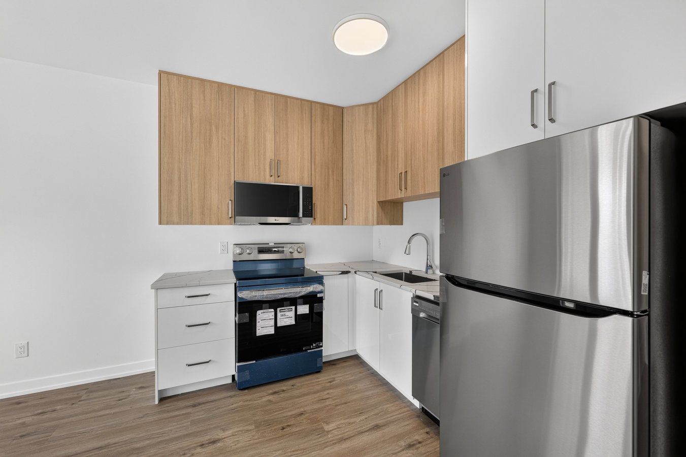 946 Woodroffe Avenue - Photo 12