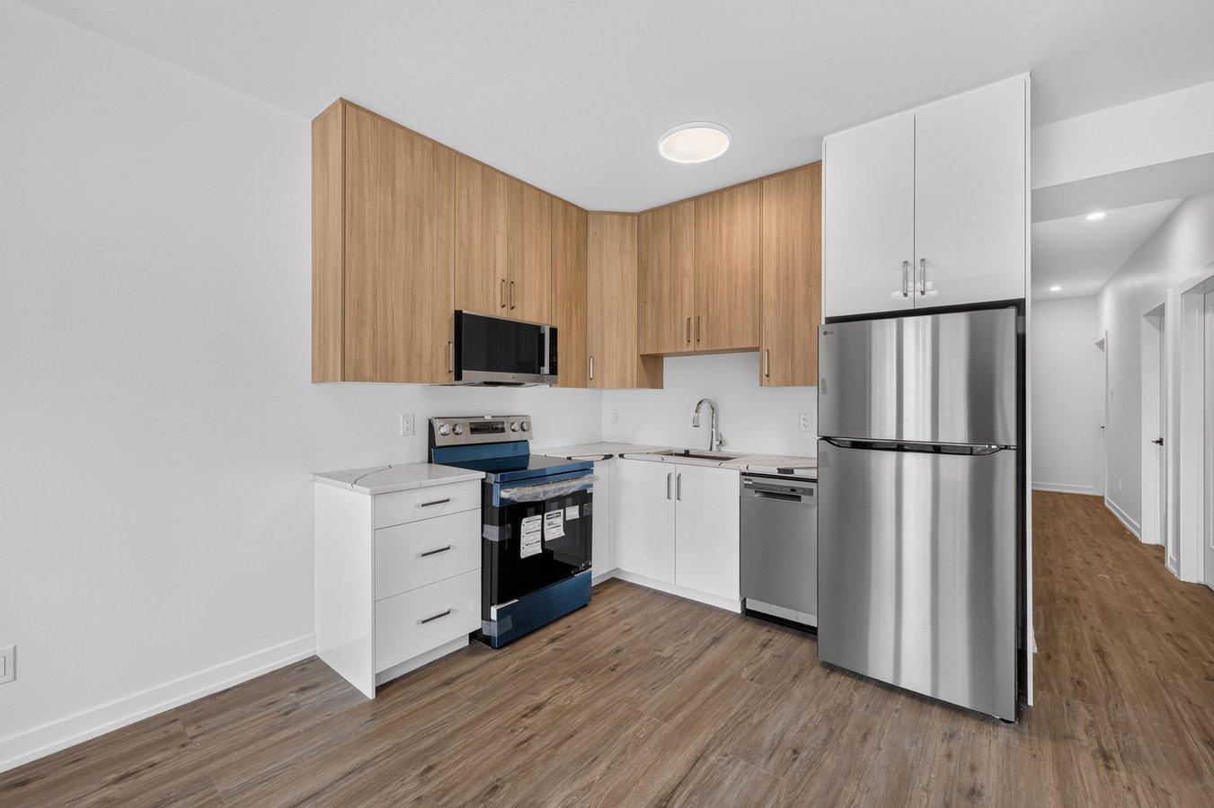 946 Woodroffe Avenue - Photo 10