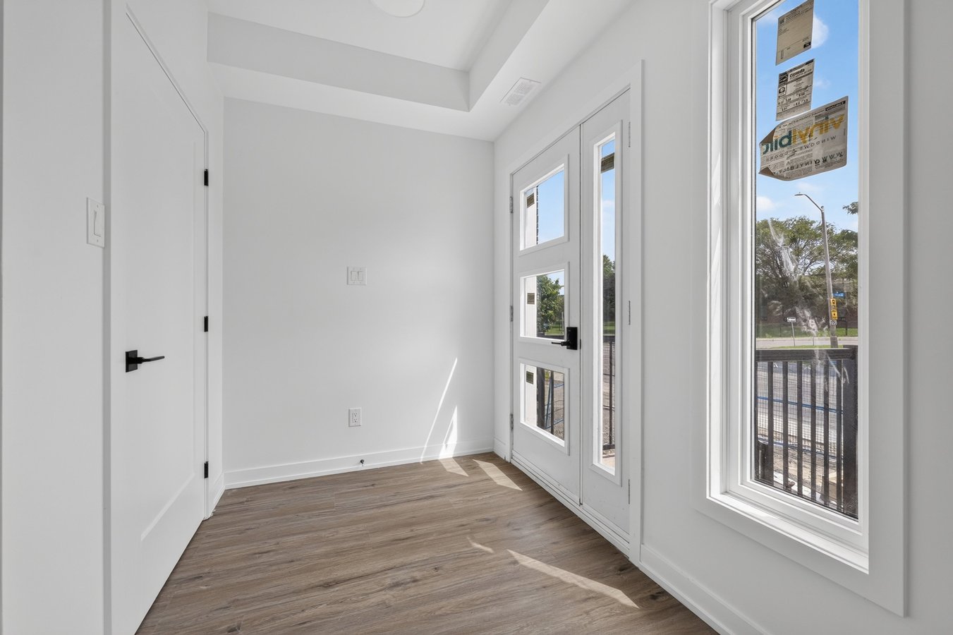946 Woodroffe Avenue - Photo 5