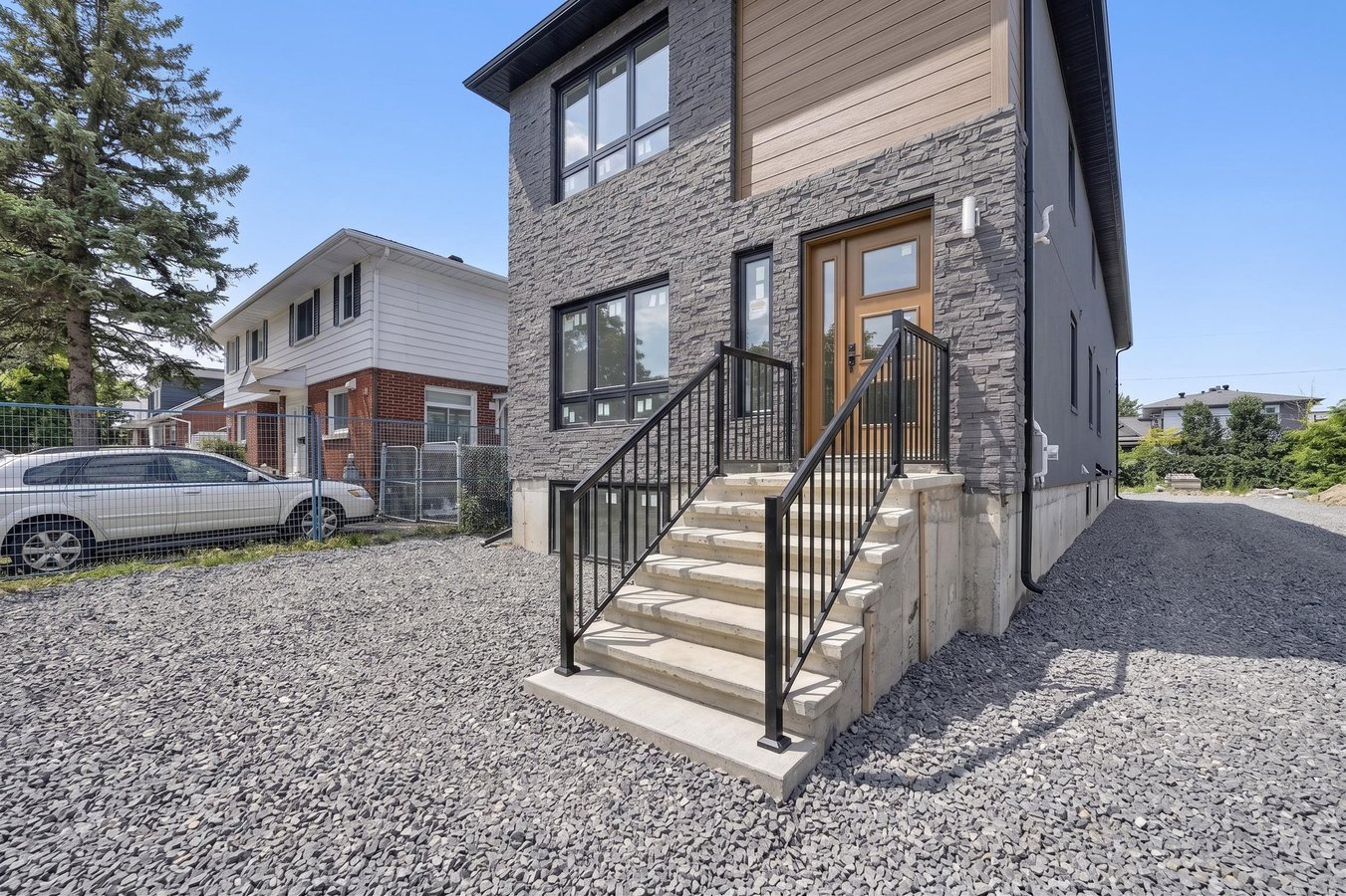 946 Woodroffe Avenue - Photo 4