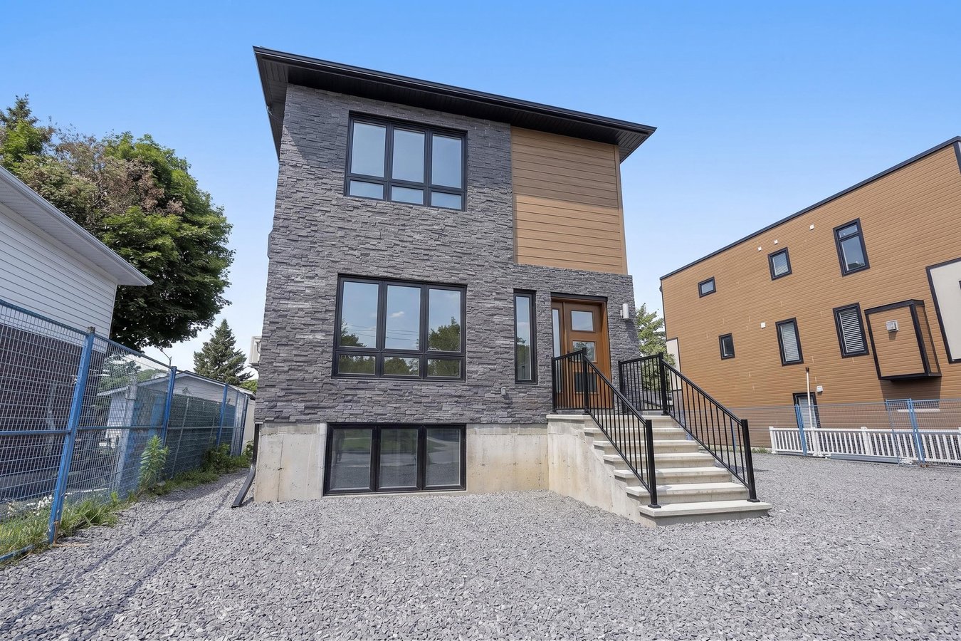 946 Woodroffe Avenue - Photo 3