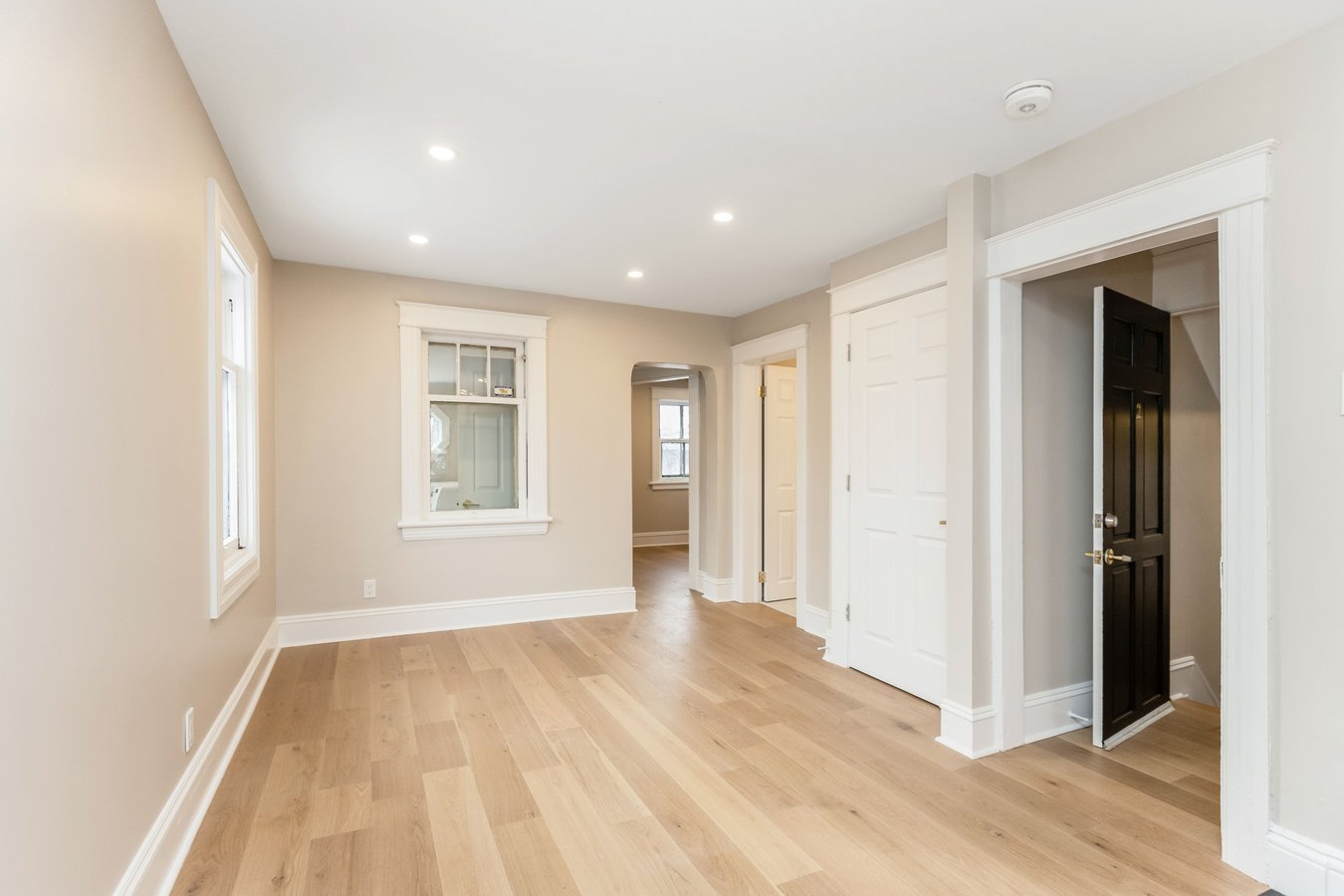 158 Clarendon Avenue - Photo 2