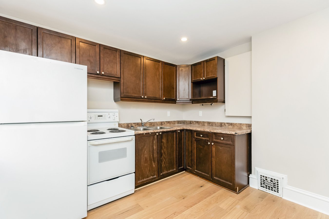 158 Clarendon Avenue - Photo 4
