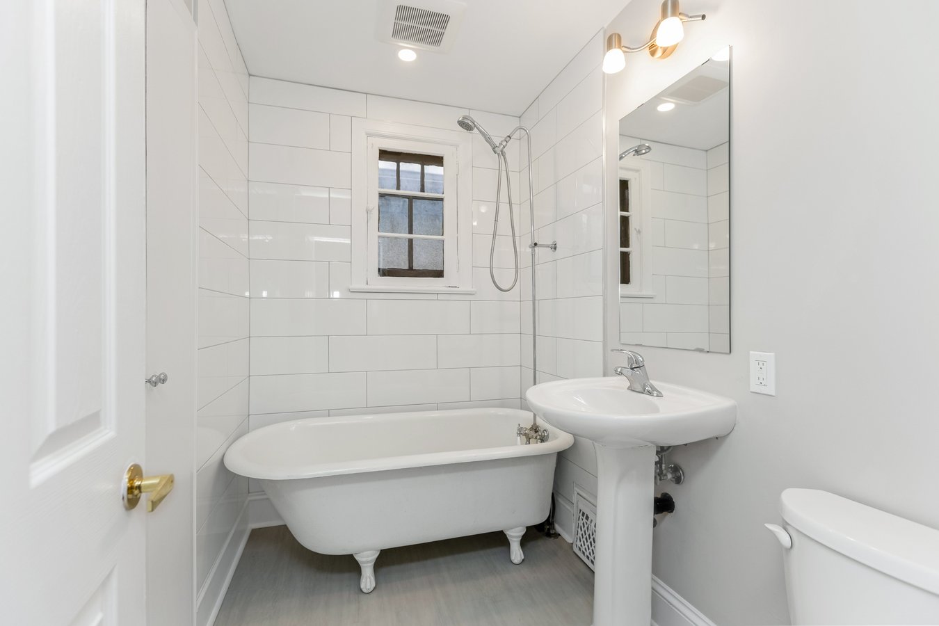 158 Clarendon Avenue - Photo 5