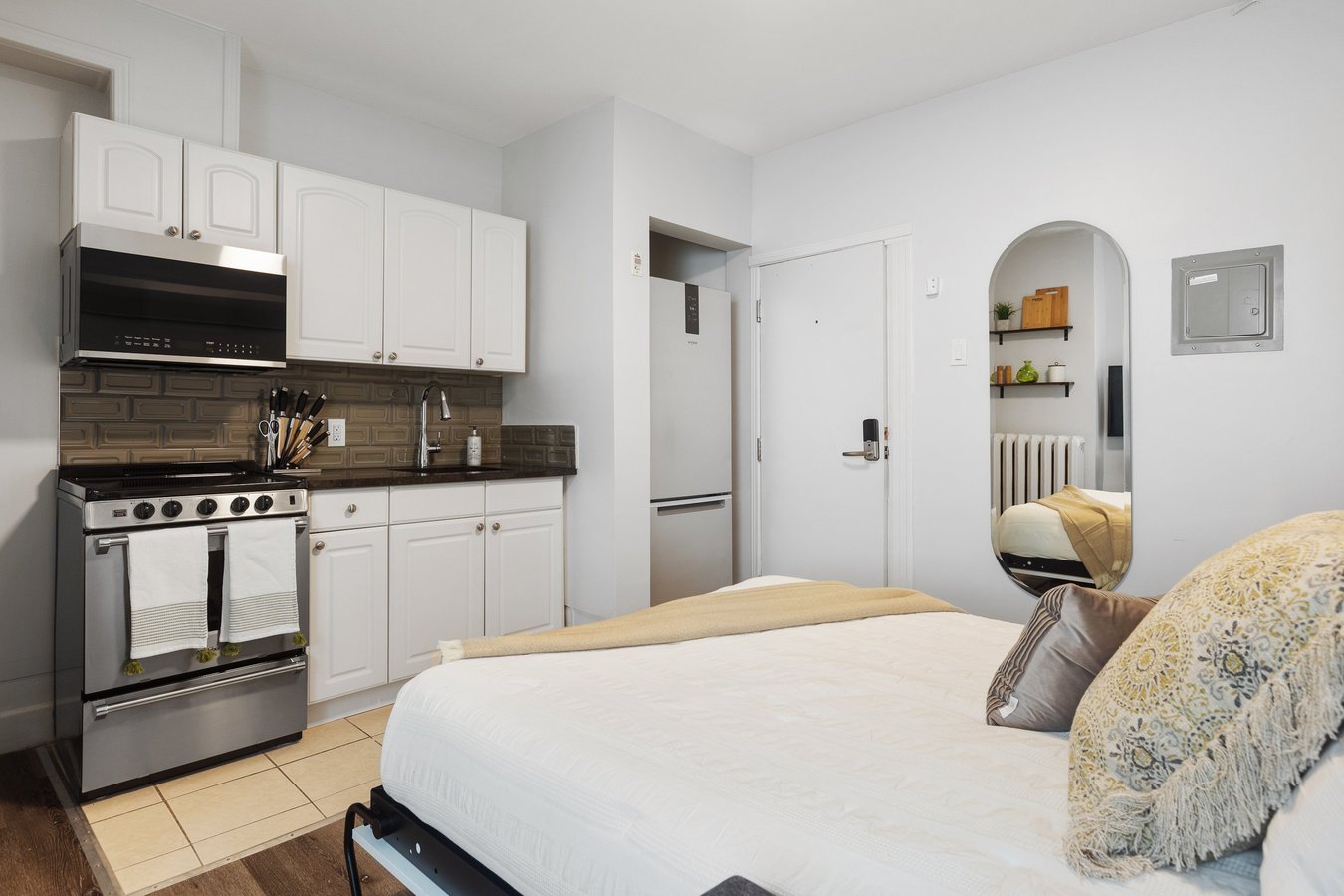 95 Henderson Avenue - Photo 4