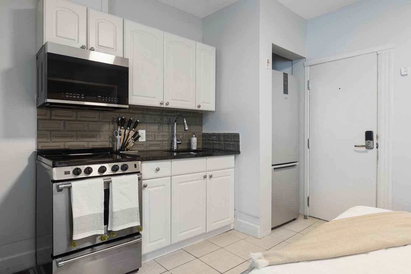 95 Henderson Avenue - Photo 5