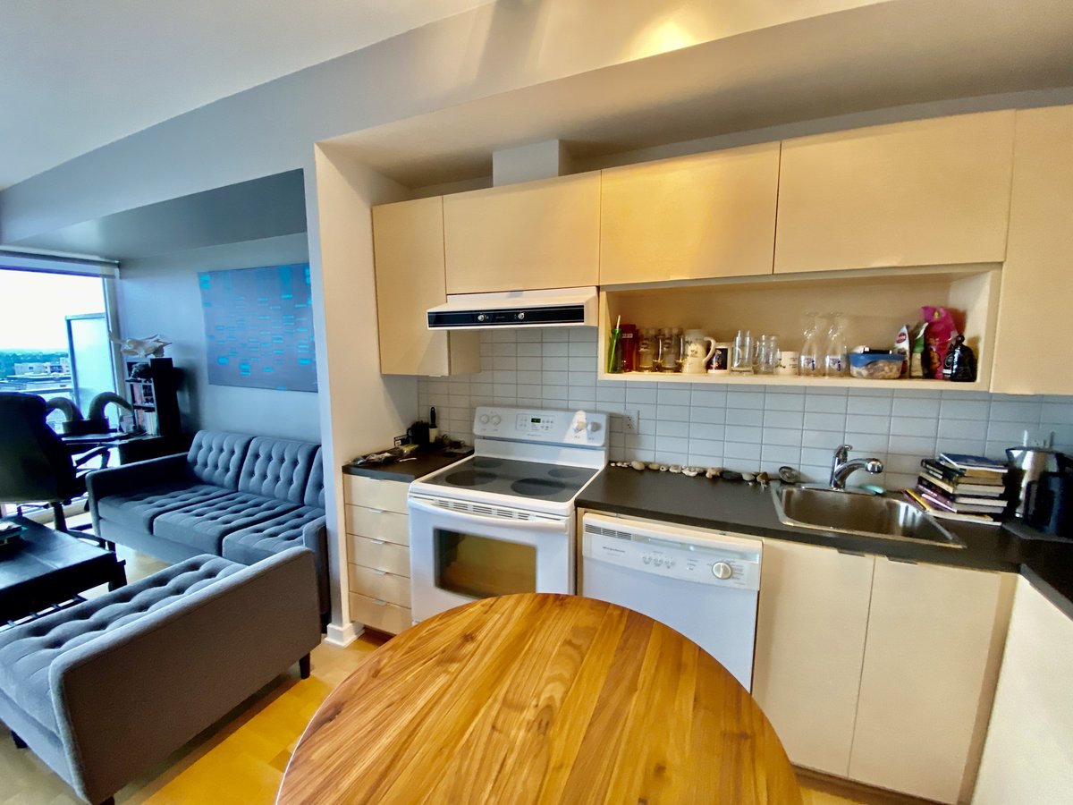 324 Laurier Avenue West - Photo 2