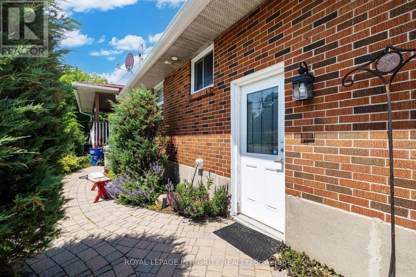 924 REX AVENUE - Photo 1