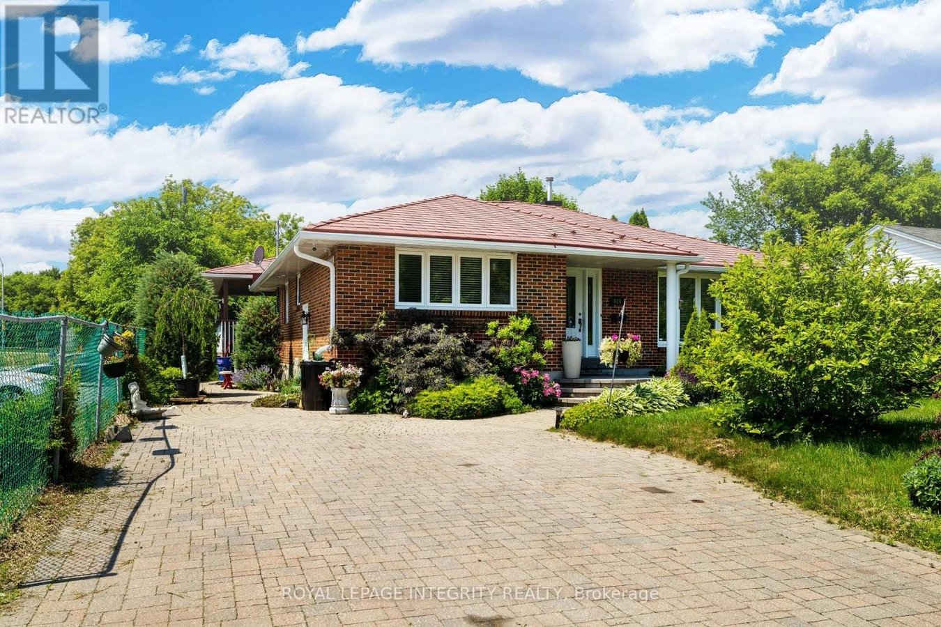 924 REX AVENUE - Photo 2