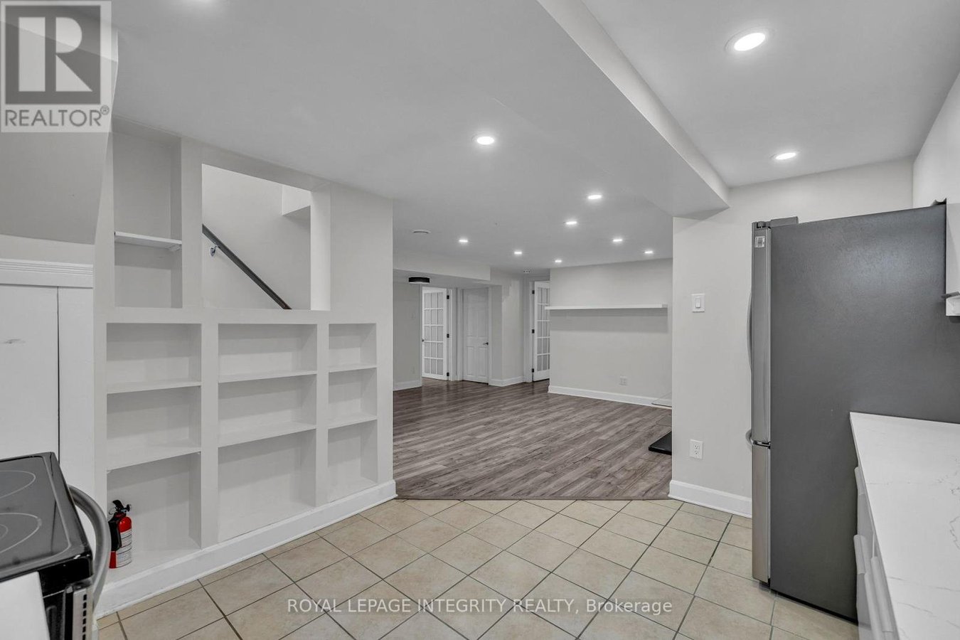 924 REX AVENUE - Photo 7