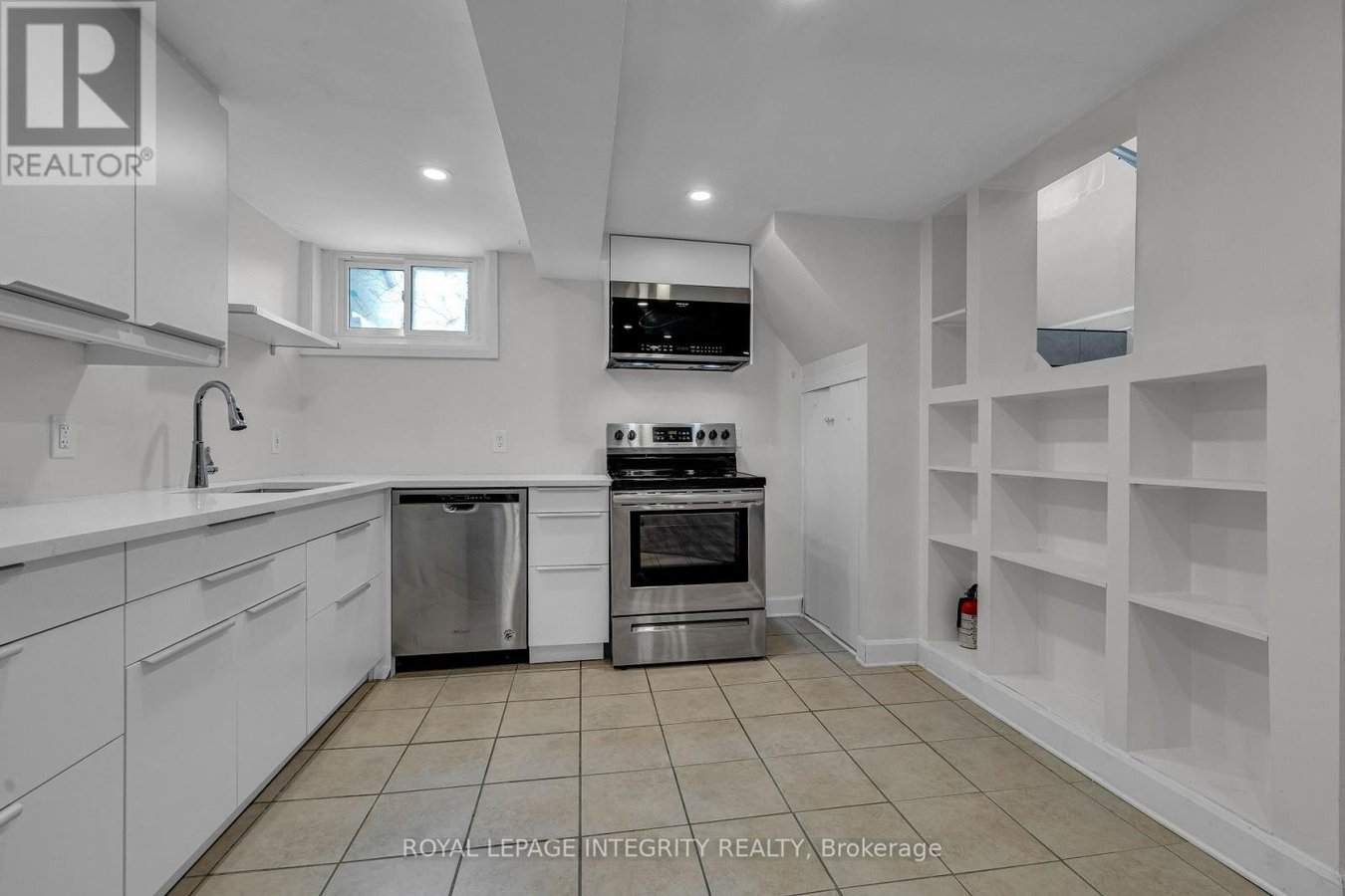 924 REX AVENUE - Photo 9