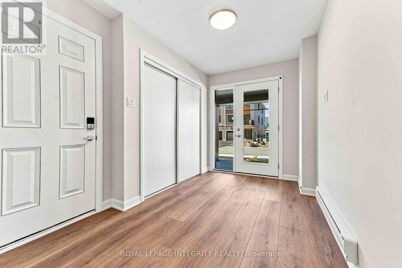 762 TADPOLE CRESCENT - Photo 2
