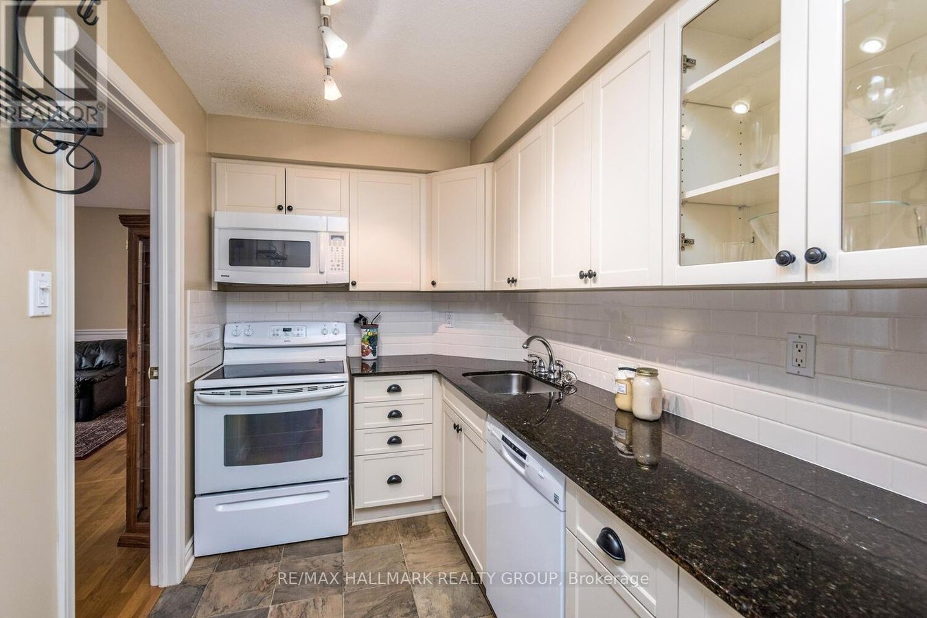902 - 470 LAURIER AVENUE W - Photo 14