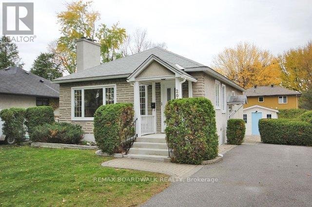 209 KNOX CRESCENT - Photo 2