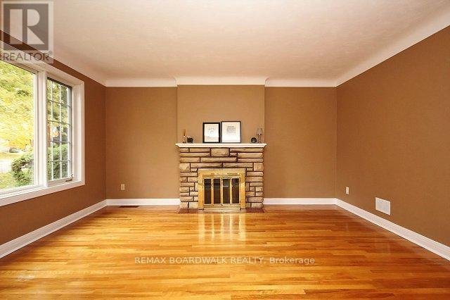 209 KNOX CRESCENT - Photo 5