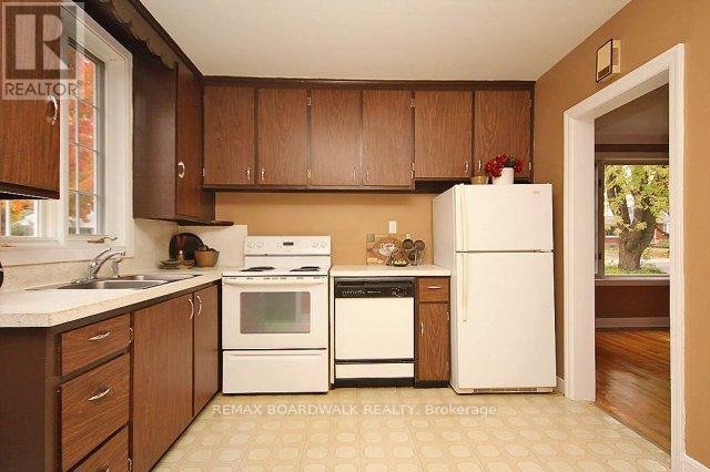 209 KNOX CRESCENT - Photo 6