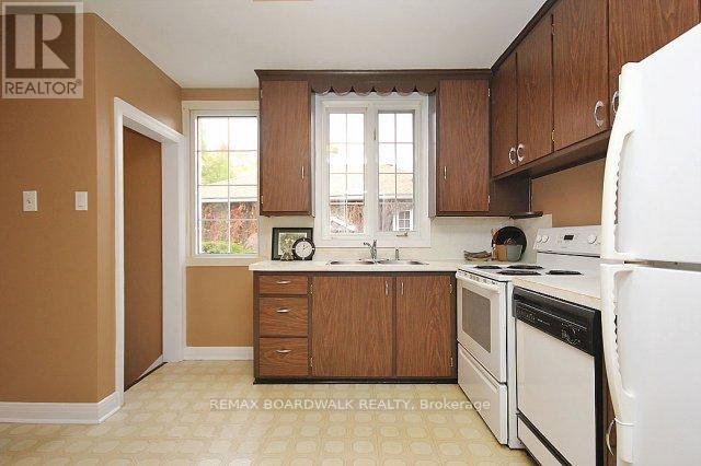 209 KNOX CRESCENT - Photo 7