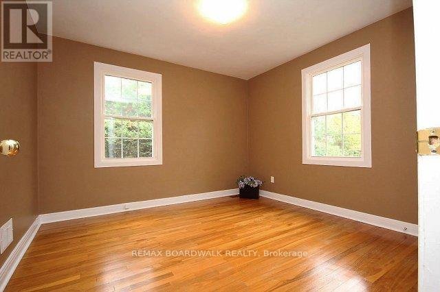 209 KNOX CRESCENT - Photo 9