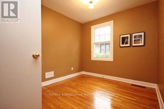 209 KNOX CRESCENT - Photo 10