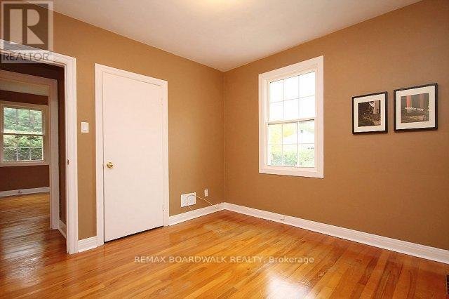 209 KNOX CRESCENT - Photo 11