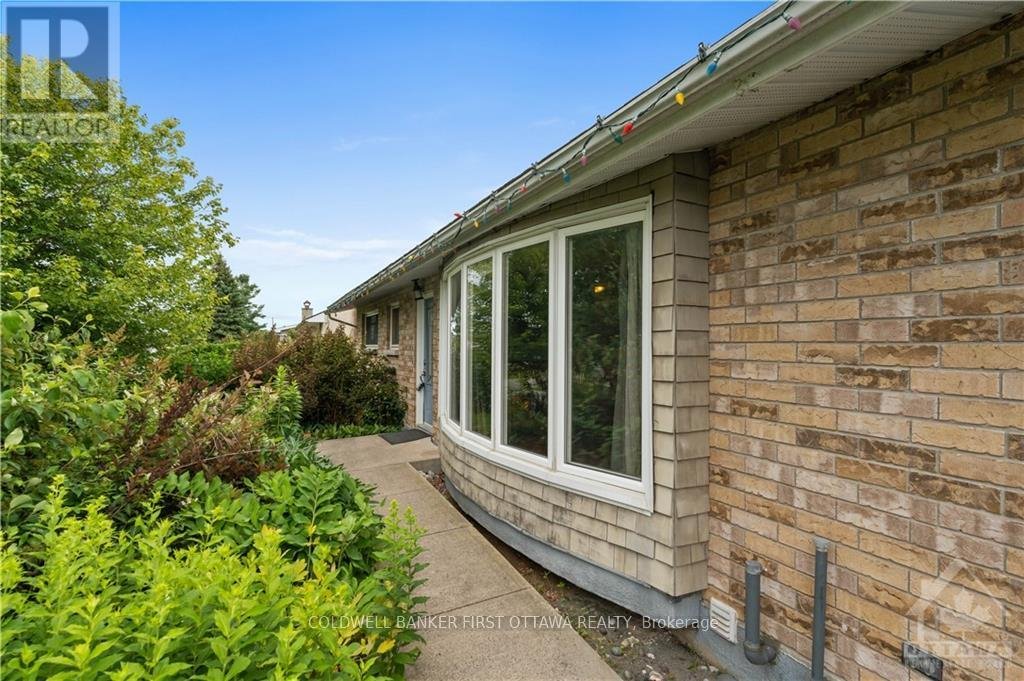 12 OAKWOOD AVENUE - Photo 3