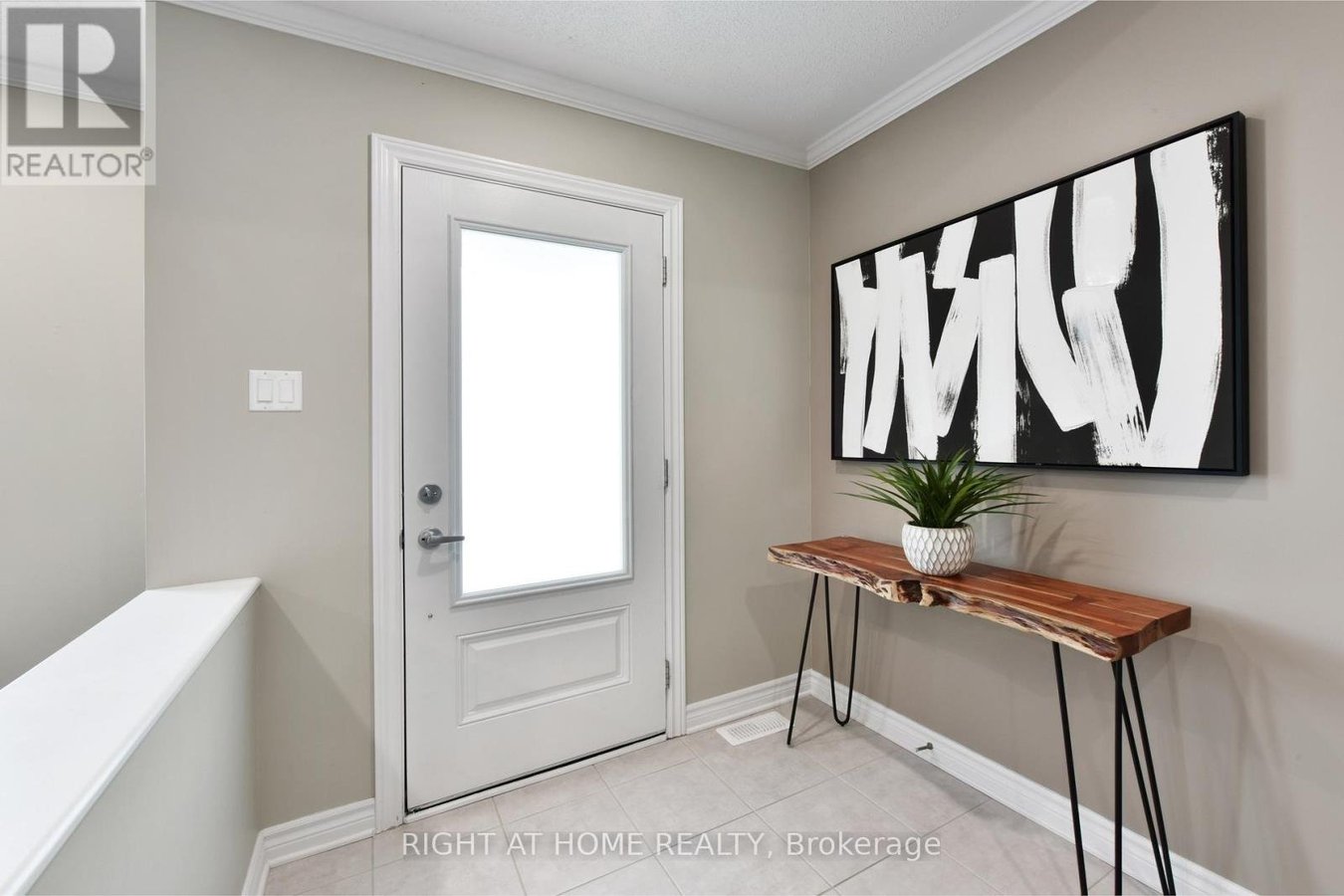 520 SILVERTIP LANE - Photo 2