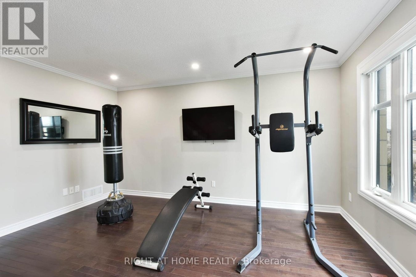 520 SILVERTIP LANE - Photo 4