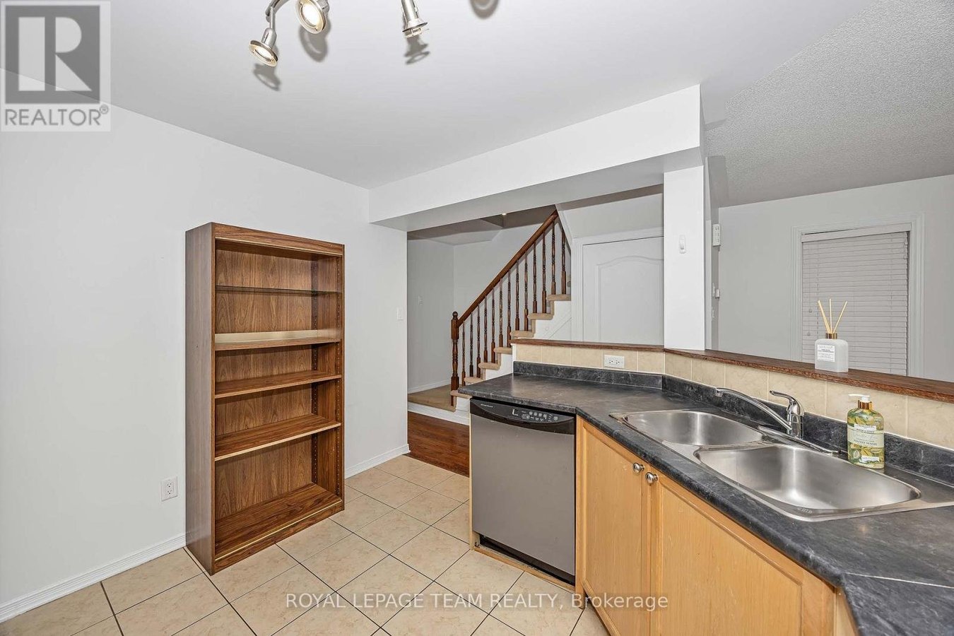 323 FREEDOM PRIVATE - Photo 6