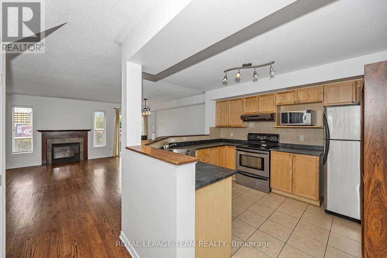 323 FREEDOM PRIVATE - Photo 3