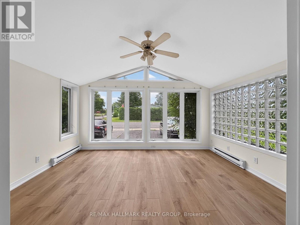 295 AMIENS STREET - Photo 10
