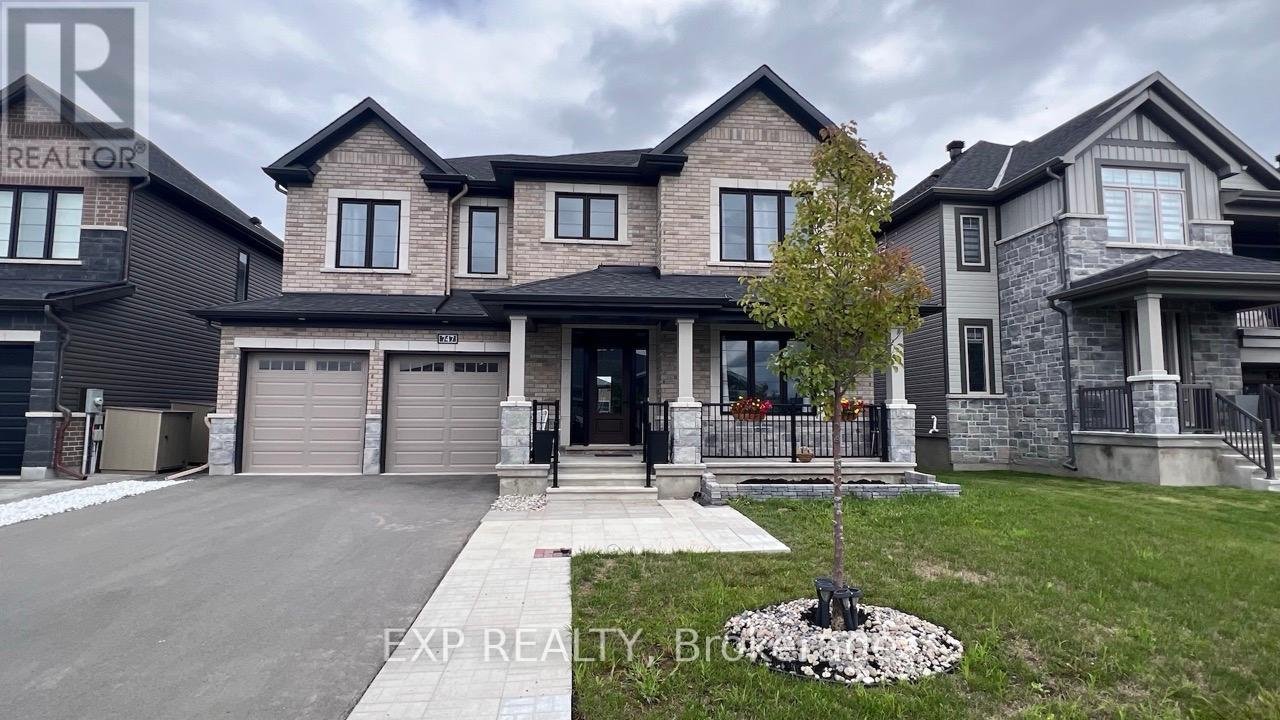 747 COAST CIRCLE - Photo 1